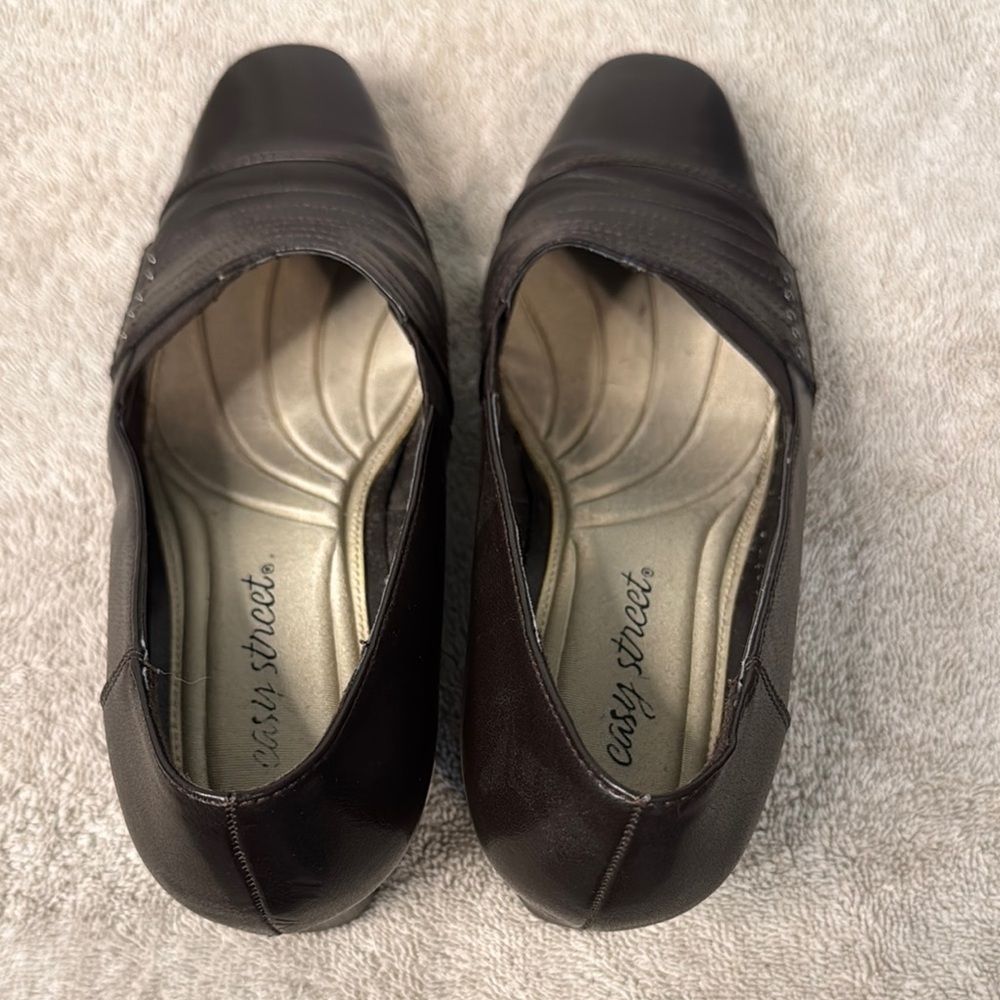 Easy Street Women's Chocolate Brown Loafers - Picture 6 of 8